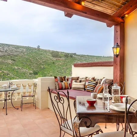 Sea Views @ Modern W/ Cosy Terrace Apartment *