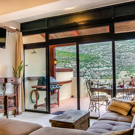 Sea Views @ Modern W/ Cosy Terrace Apartment *