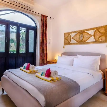 Sea Views @ Modern W/ Cosy Terrace Apartment