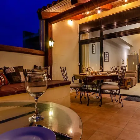 Apartment Sea Views @ Modern W/ Cosy Terrace