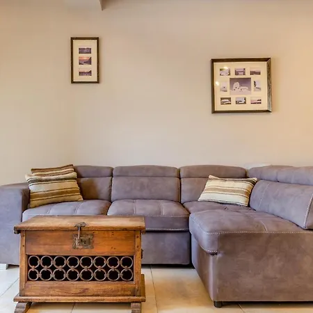 Sea Views @ Modern W/ Cosy Terrace Apartment Xlendi